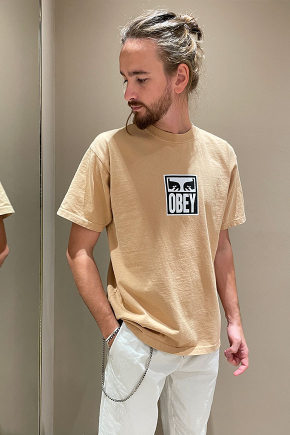 Obey - T shirt sabbia basica con stampa logo sul davanti