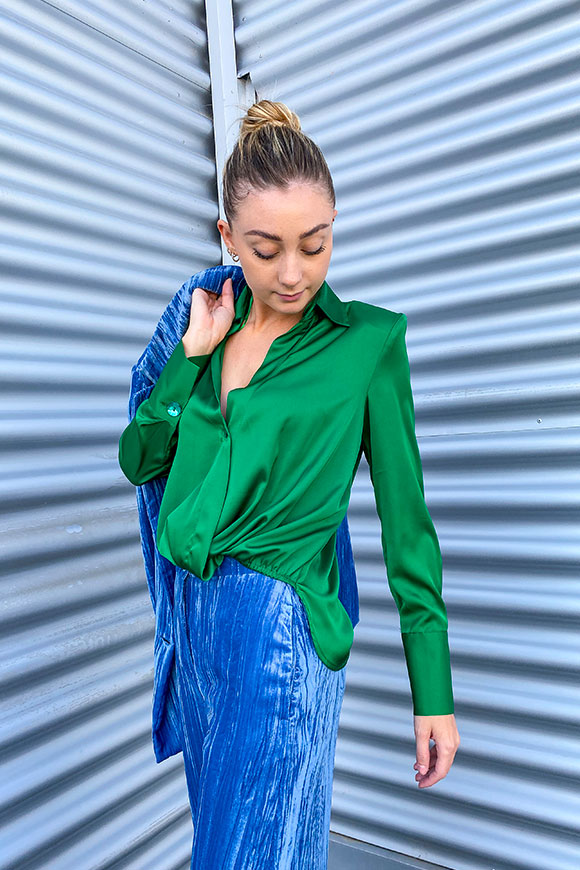 Vicolo - Basic green shirt with elastic on the front