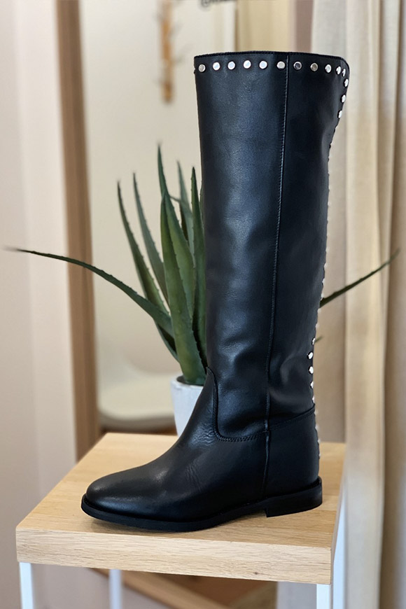 Ovyé - Black boots with studs on the back and internal wedge