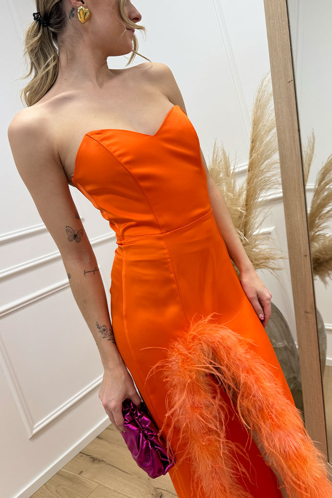 Silence Limited - Vestito Plume arancio con spacco e piume