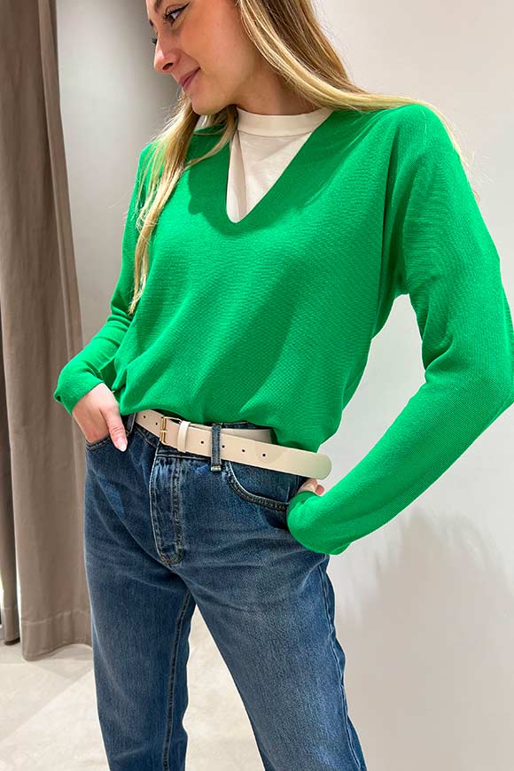 Kontatto - Green turtleneck sweater in viscose with teardrop neckline