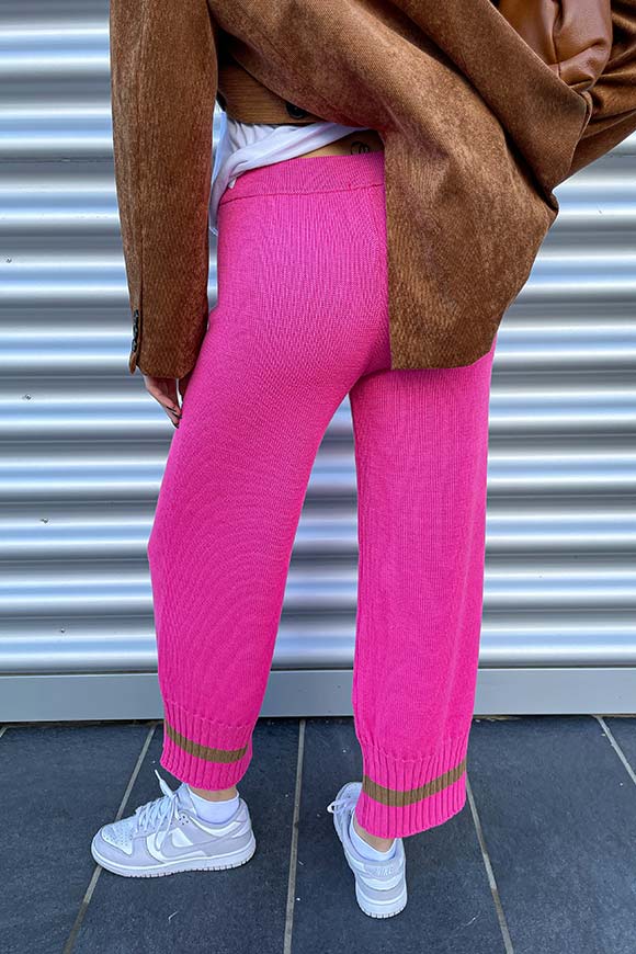 Akep - Pantaloni in maglia fucsia banda cammello