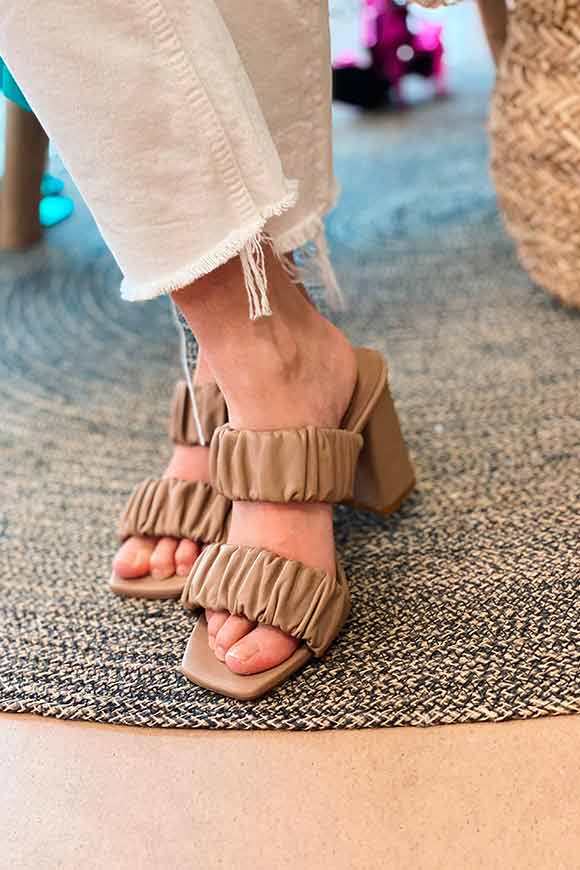 Ovyé - Mud sandals with curled bands