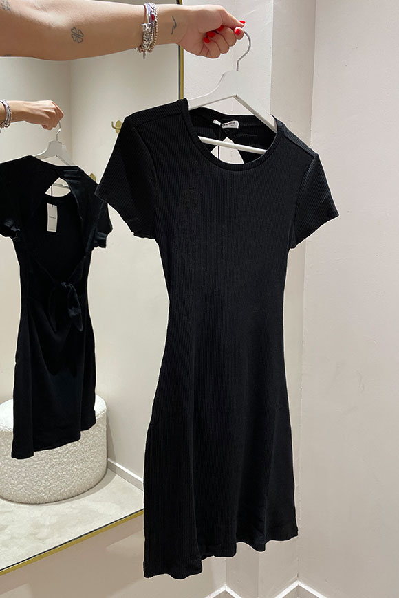 Glamorous - Vestito nero cut out e fiocco sul retro