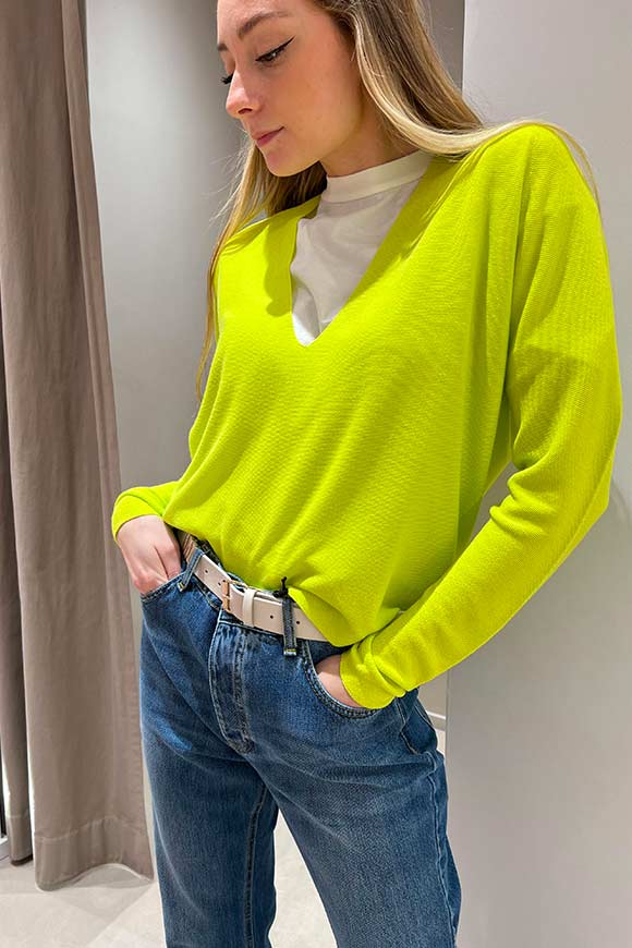 Kontatto - Lime viscose teardrop neck sweater