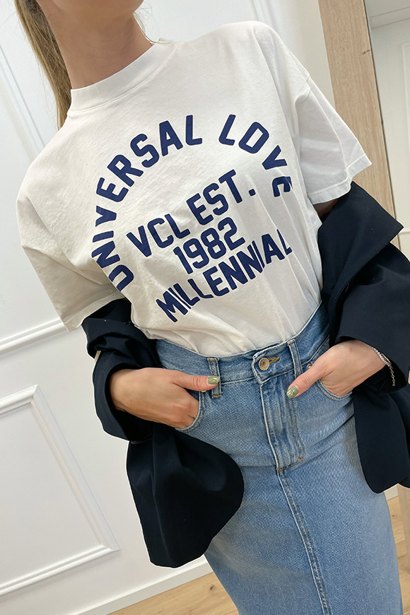 Vicolo - T shirt bianca "universal love" blu
