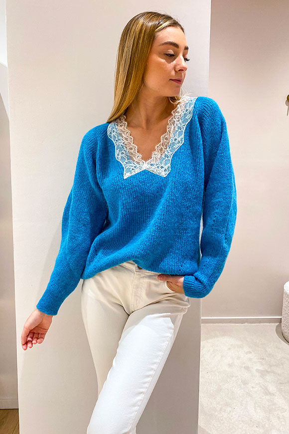Vicolo - Turquoise sweater with white lace collar