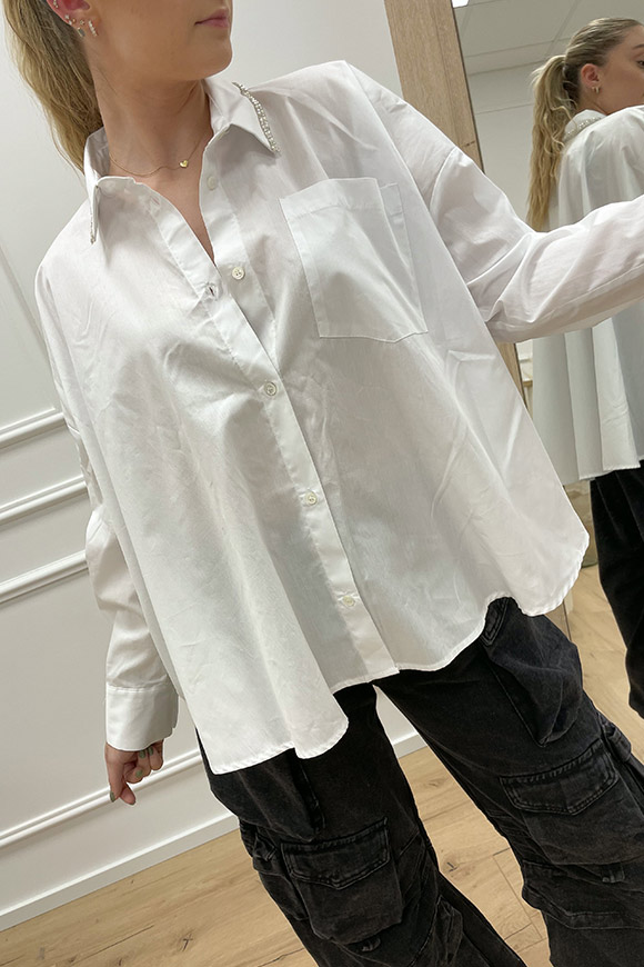 Vicolo - Camicia over bianca colletto strass e perle