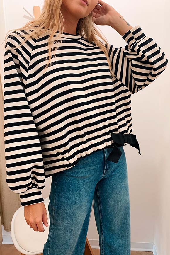 Dixie - Black and white striped sweatshirt with bow
