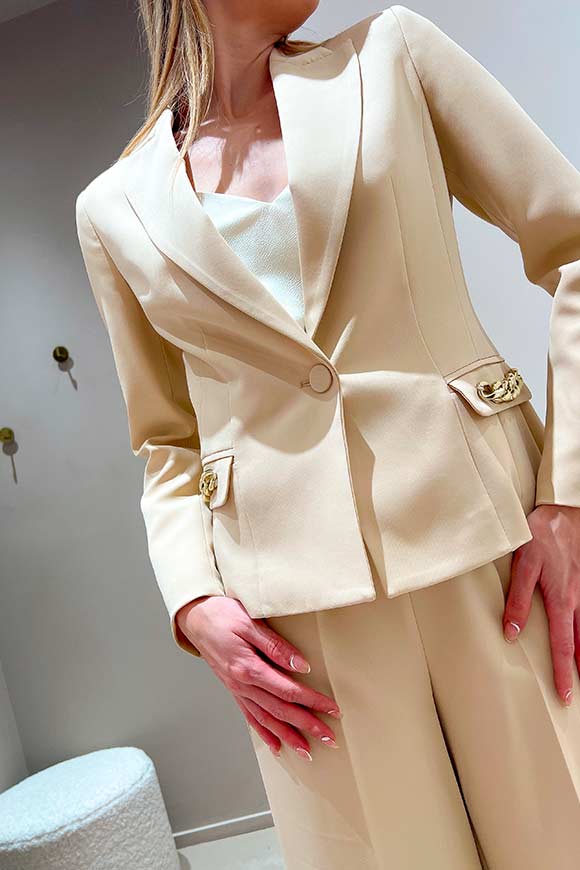 Vicolo - Nude fitted jacket with chain on the pocket