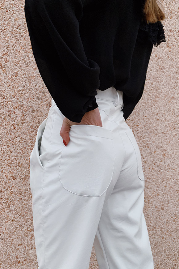 Vicolo - Balloon white faux leather trousers