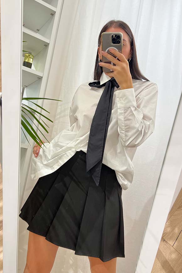 Haveone - Camicia bianca in cotone con fiocco nero