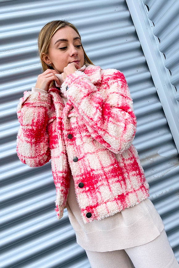 Glamorous - Cream and coral checked bomber jacket in teddy style with black buttons
