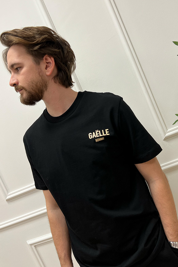 Gaelle - T shirt nera stampa "Gaelle Homme" lato cuore