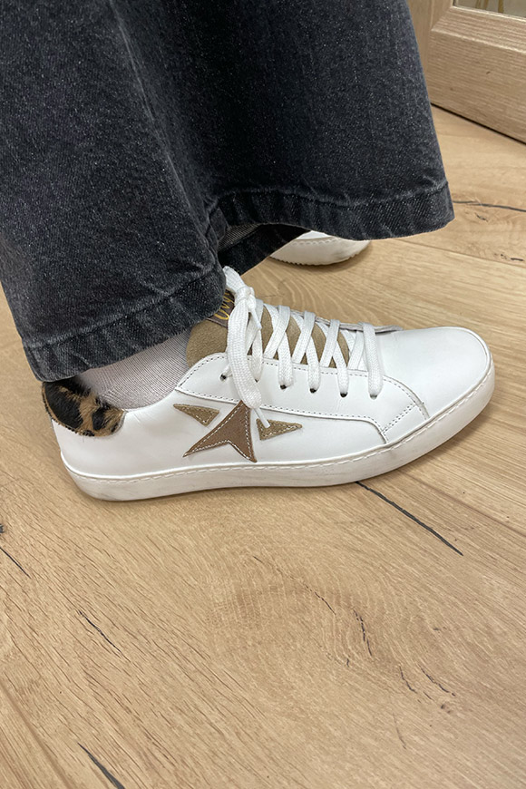 Ovyé - Sneakers bianca retro in cavallino maculato