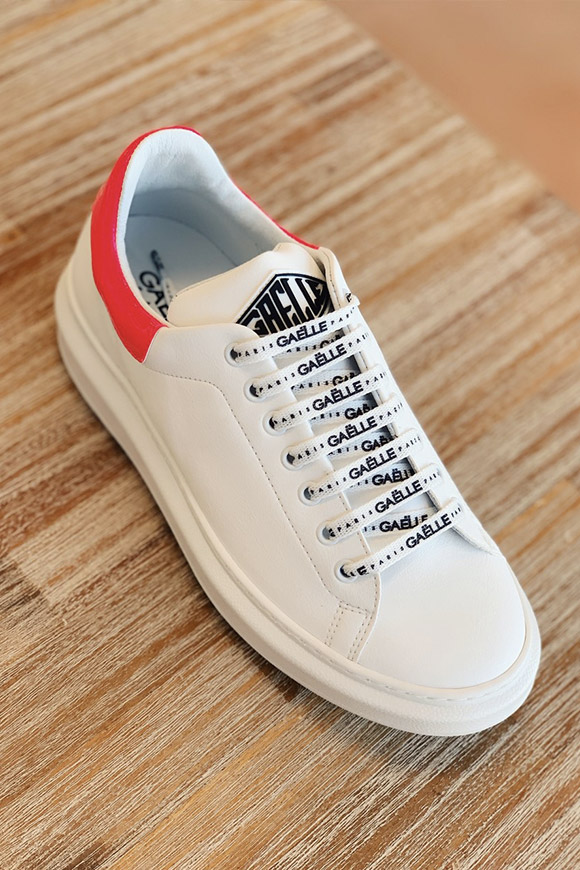 Gaelle - White platform shoes with fuchsia heel