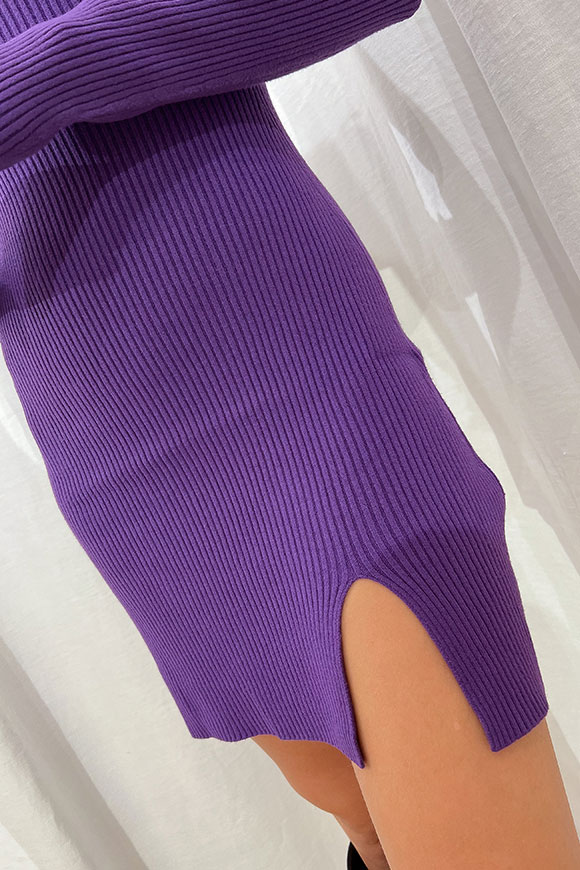 Kontatto - Vestito corto viola dolcevita con spacco