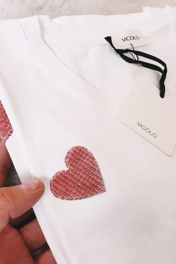 Vicolo - White t shirt with pink velvet hearts