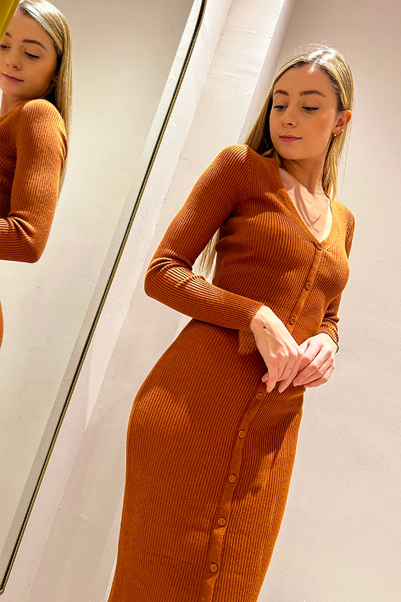 Glamorous - Rust midi dress with buttons and slit on the bottom