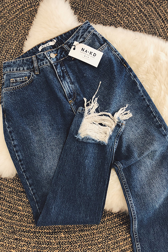 NA-KD - Blue mum fit jeans with tears on the bottom