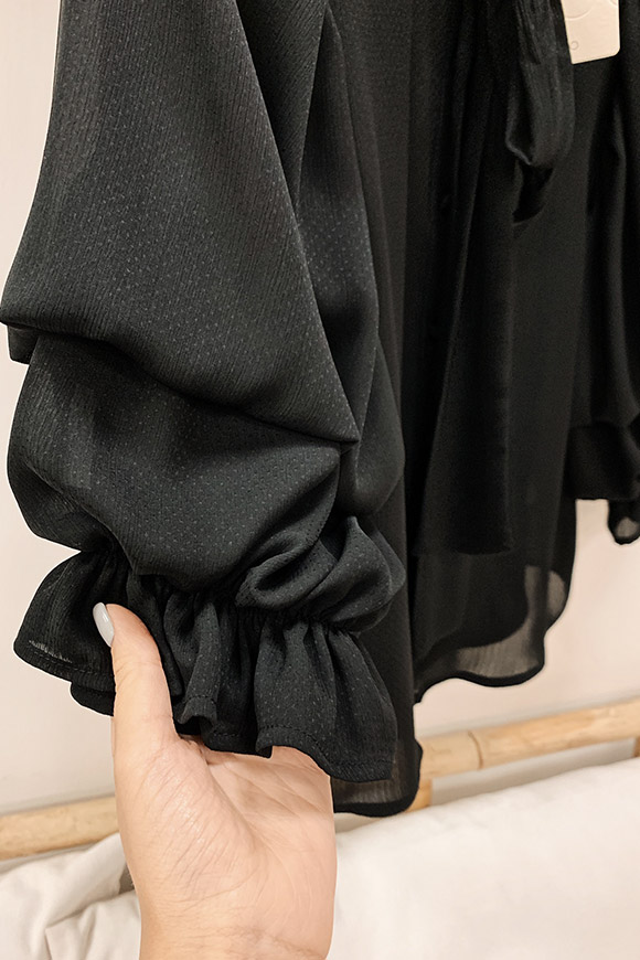 Vicolo - Black shirt with curled sleeves