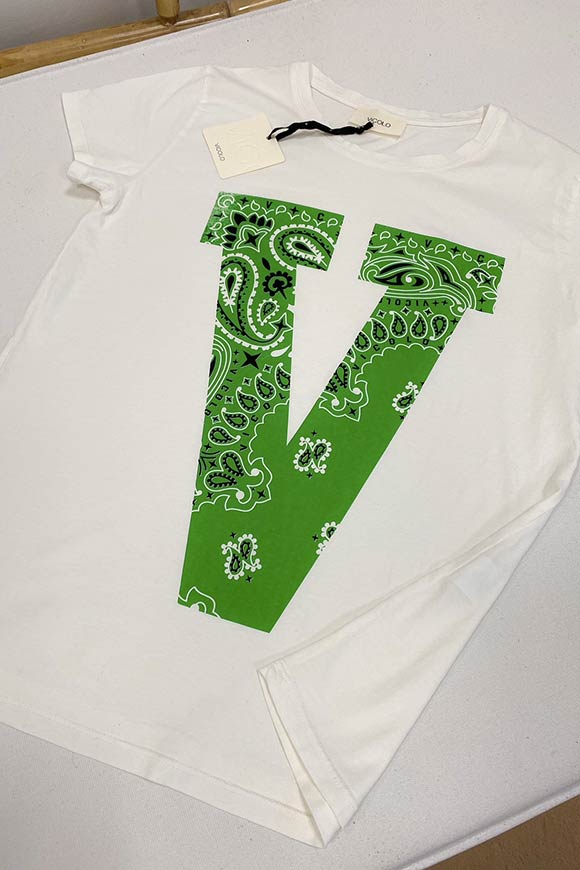Vicolo - T shirt bianca "V"  fantasia bandana verde