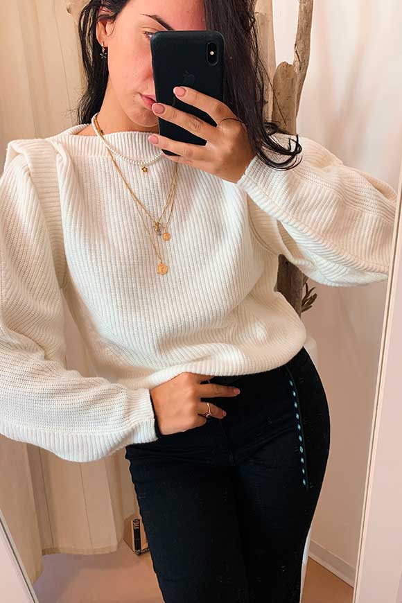 Vicolo - Squared butter sweater with ruffles