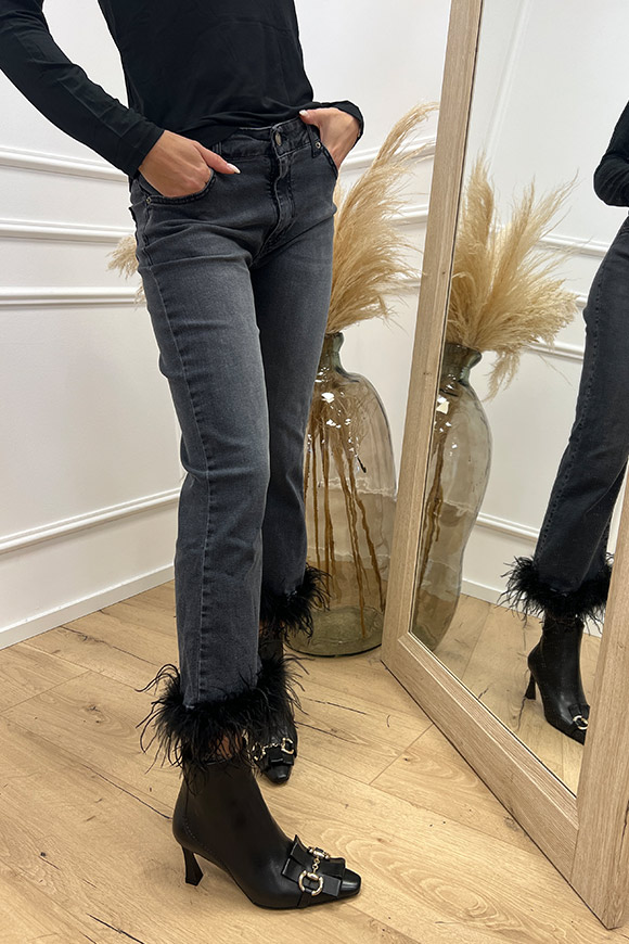 Kontatto - Jeans mini flare nero con piume