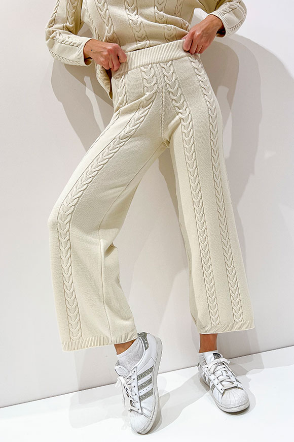 Vicolo - Butter cropped cable knit trousers