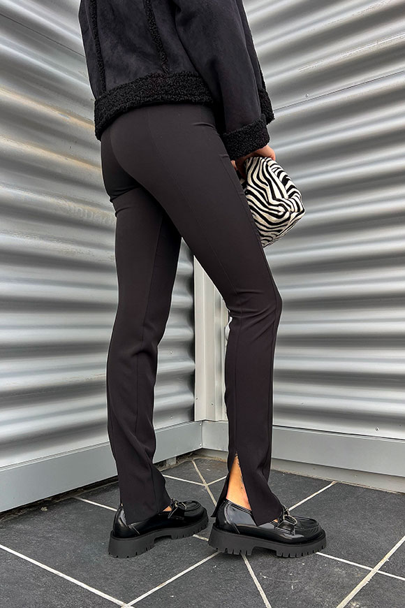 Vicolo - Pantaloni neri leggins con spacco sul retro in tessuto tecnico