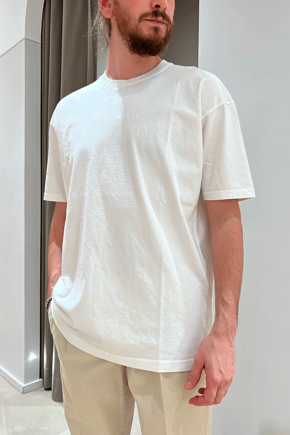Block Eleven - T shirt bianca con logo ricamato in tono