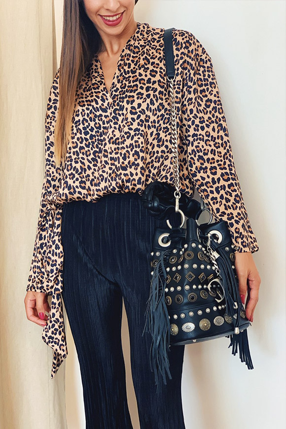 Vicolo - Leopard shirt with side bow