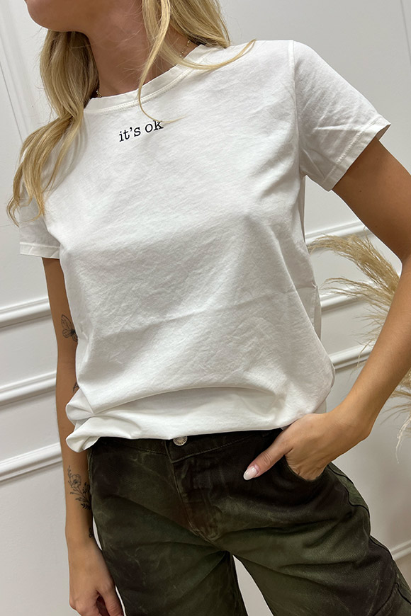 Vicolo - T shirt con scritta nera "it's ok"