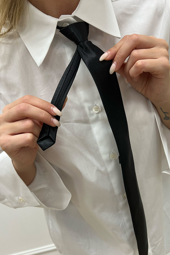Vicolo - Camicia oversize bianca con cravatta