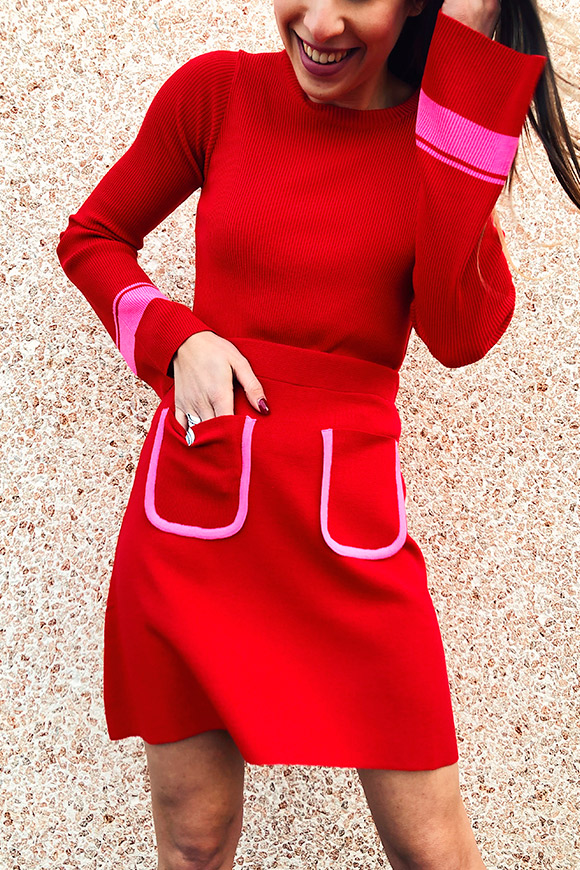 Kontatto - Maglione rosso con banda rosa fluo