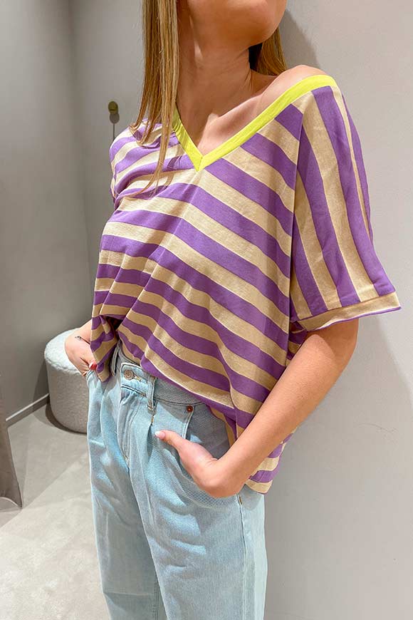 Tensione In - Lilac acid V-neck striped t shirt