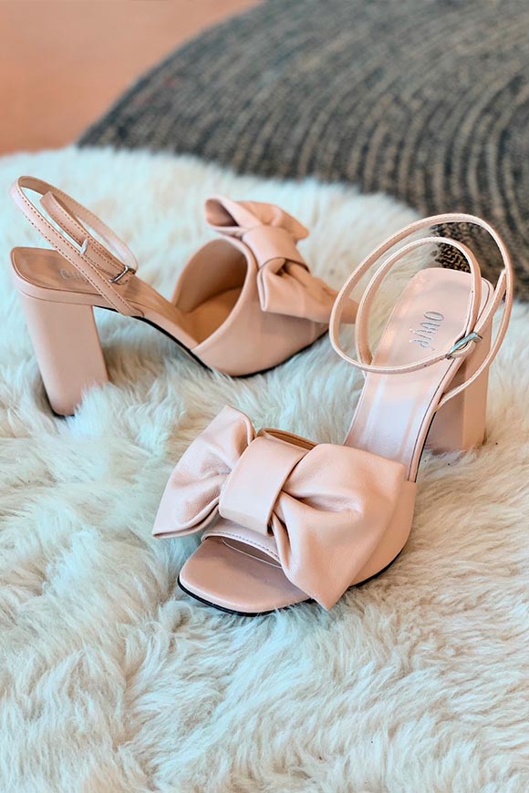 Ovyé - Pink sandals with large bow