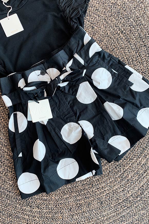 Vicolo - Black paperbag shorts with large white polka dots with belt