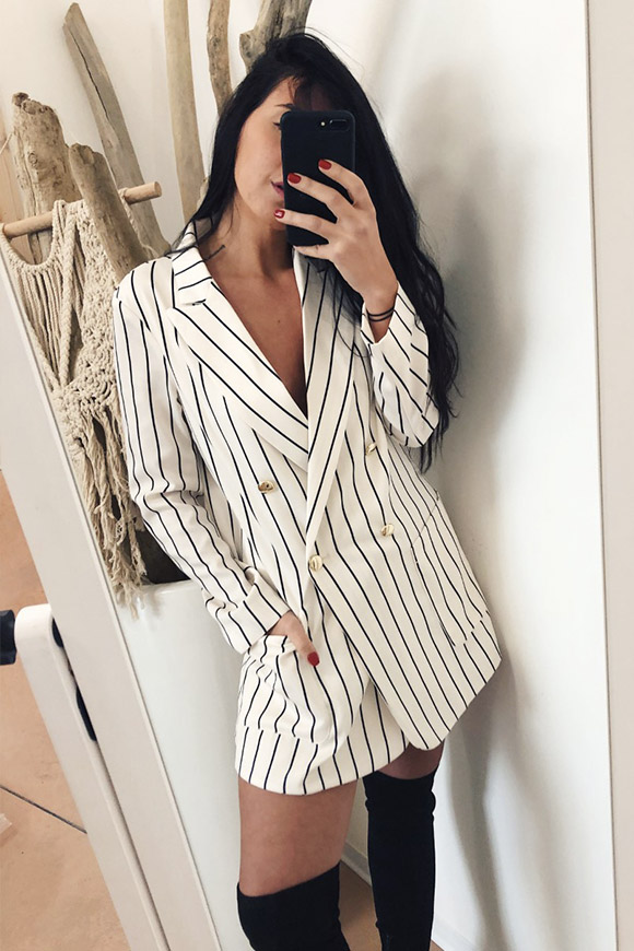 Vicolo - Jacket dressed in black and white stripes