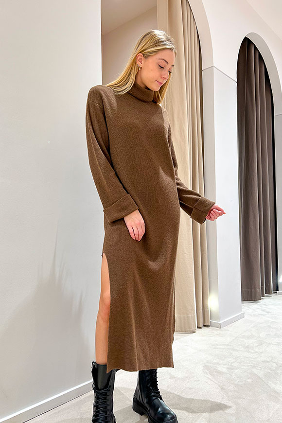 Kontatto - Long chocolate knitted dress with side slits