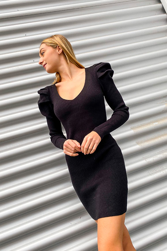 Glamorous - Vestito nero a costine con spallina arricciata