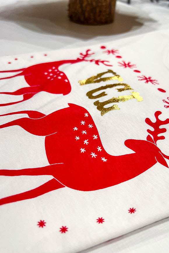 Vicolo - Red reindeer t shirt and gold "VCL" logo