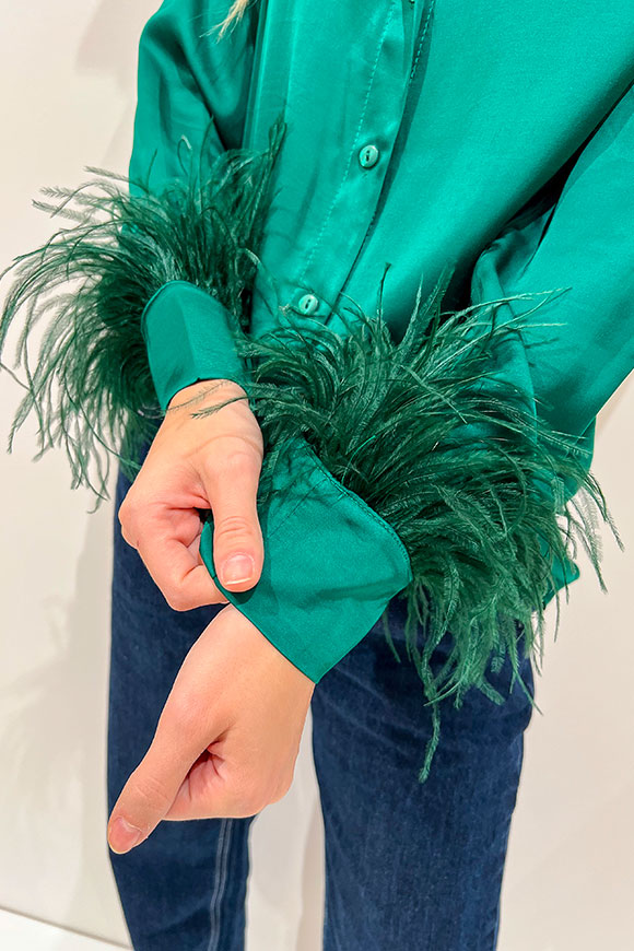Tensione In - Green satin shirt with feathers on the sleeve