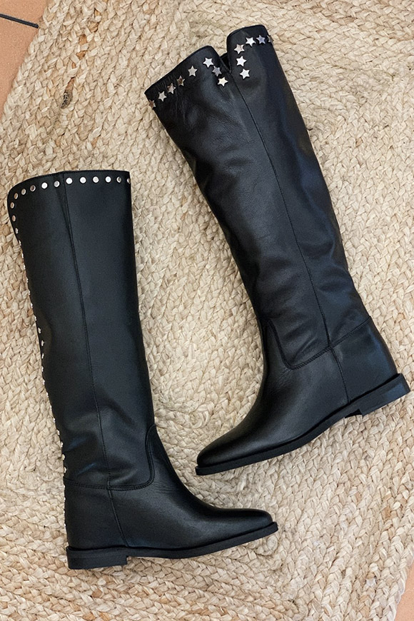 Ovyé - Black boots with stars and internal wedge