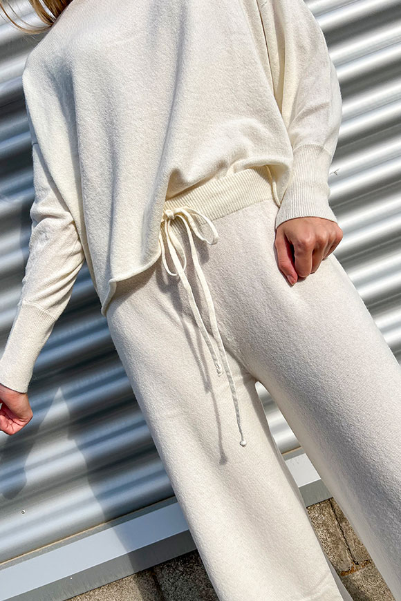 Vicolo - White palazzo trousers in stockinette stitch