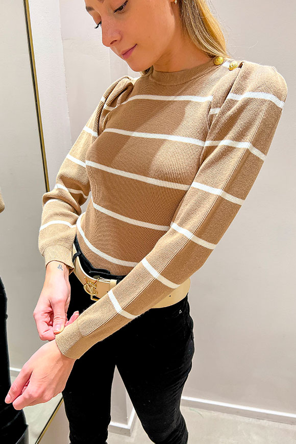 Vicolo - Camel striped sweater, white with balloon sleeves and gold buttons