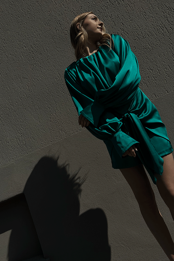 Actualee - Short emerald green dress with knot