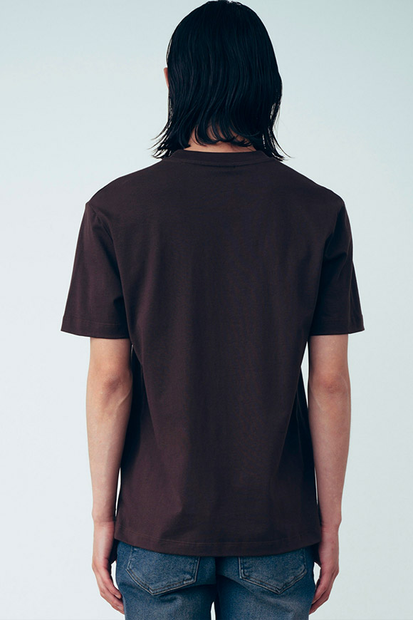 Gaelle - T shirt marrone con logo floccato sfumato