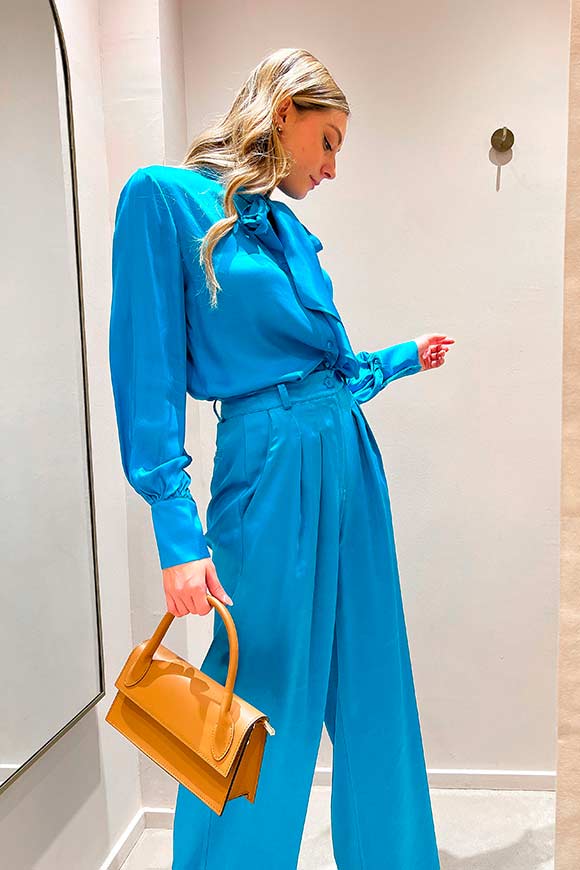 Tensione In - Turquoise satin shirt with bow