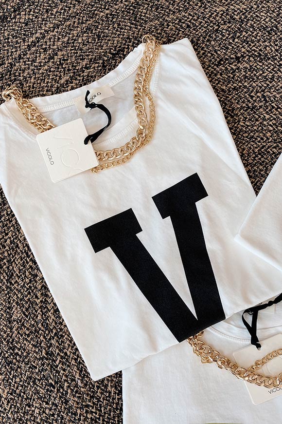 Vicolo - T shirt bianca "V" nera con catena oro